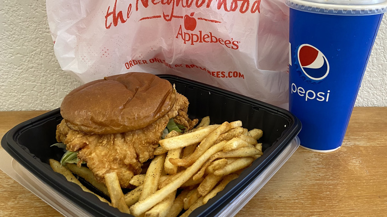 Applebee's sandwich meal in default packaging