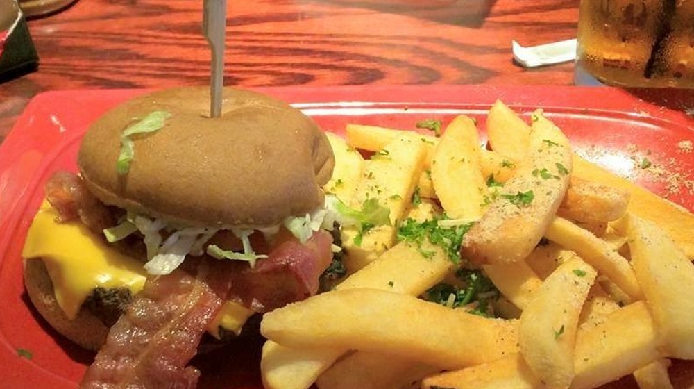 applebees gluten free bun and french fries 