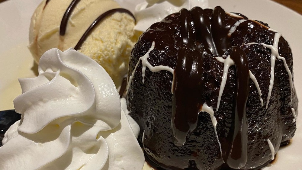 applebees ice cream whipped chocolate lava cake