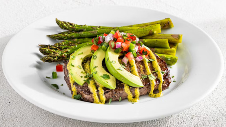 Chili's classic sirloin with avocado 