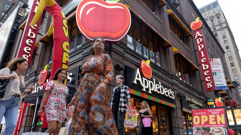 Applebee's storefront New York 