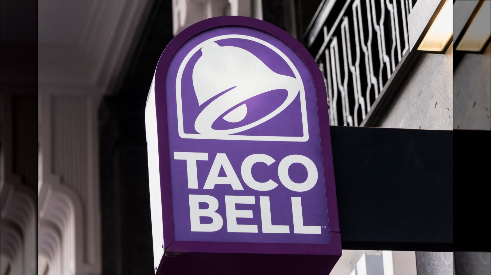 are-taco-bell-employees-really-forced-to-stay-in-the-store-during-their