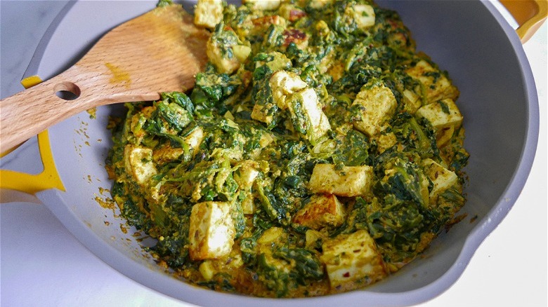 saag paneer in skillet 