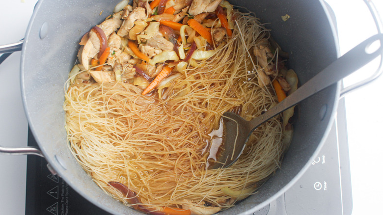 Pancit with chicken and vegetables 