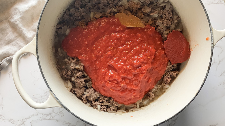 meat sauce in pot