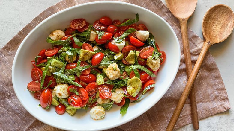 caprese salad in a dish 