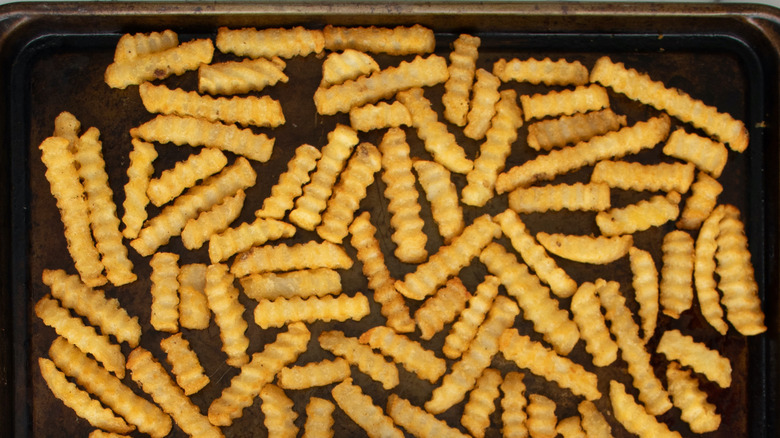 freicnh fries on metal pan