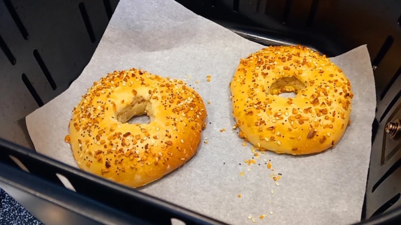 everything bagel in an air fryer