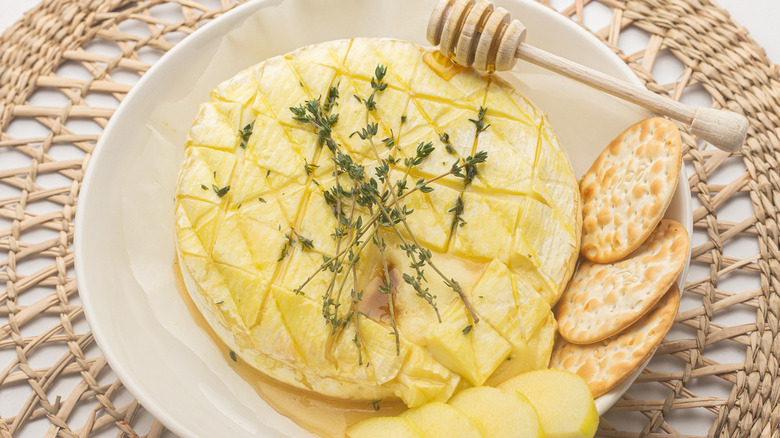 baked brie, honey, herbs, crackers