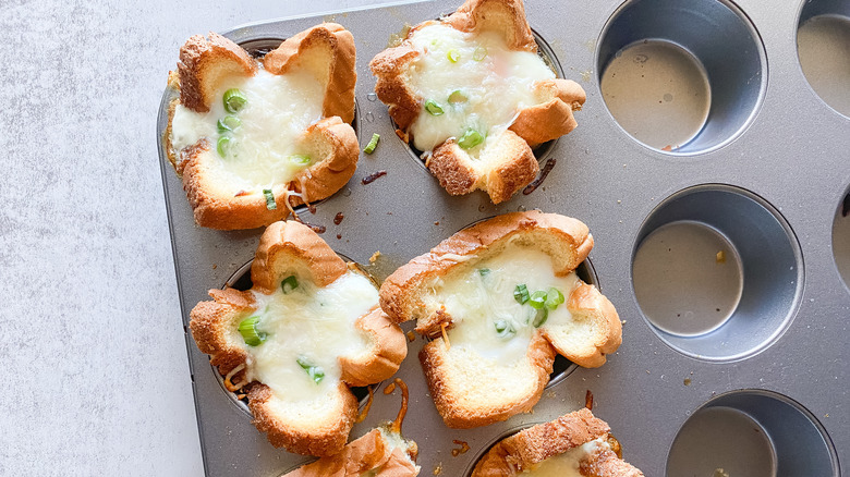 baked eggs in a basket