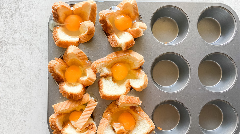 bread in muffin tins