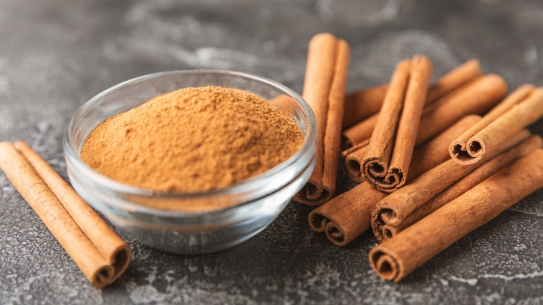 cinnamon in bowl with sticks