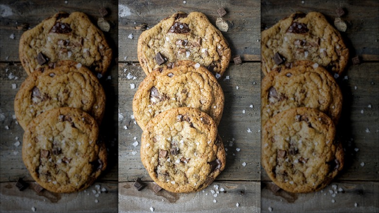 chocolate chip cookies with salt