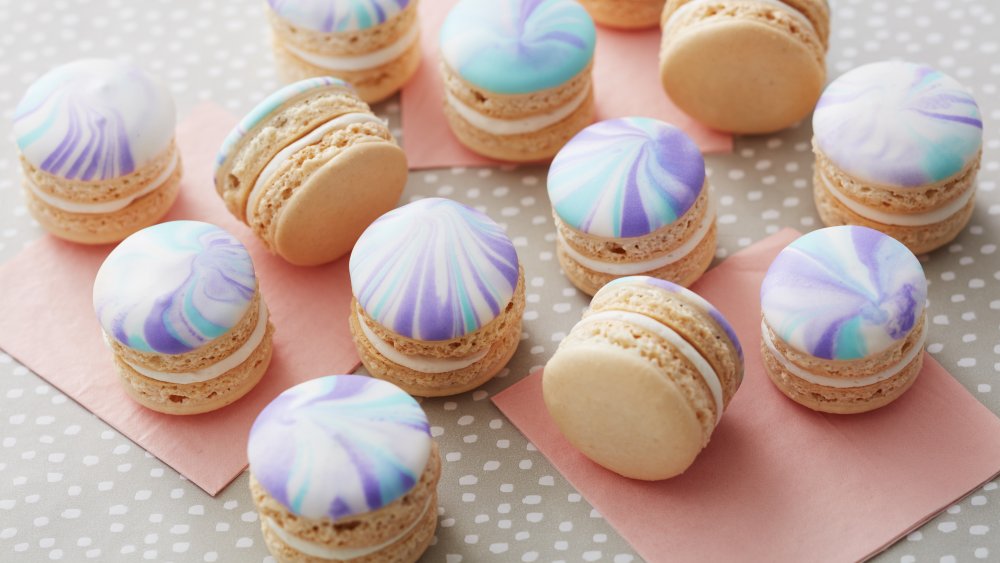 Marbled macarons