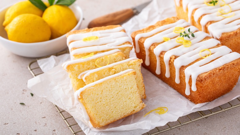 Pound cake with icing