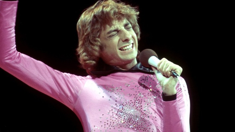 Barry Manilow in pink shirt