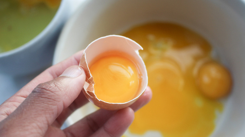 separating egg yolks