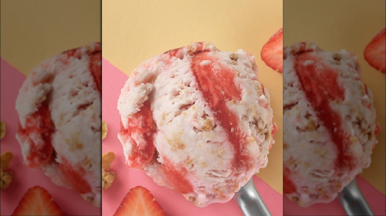 Baskin Robbins Strawberry Streusel oat milk ice cream