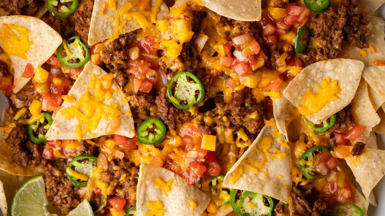 pan nachos with cheese, beef, salsa 