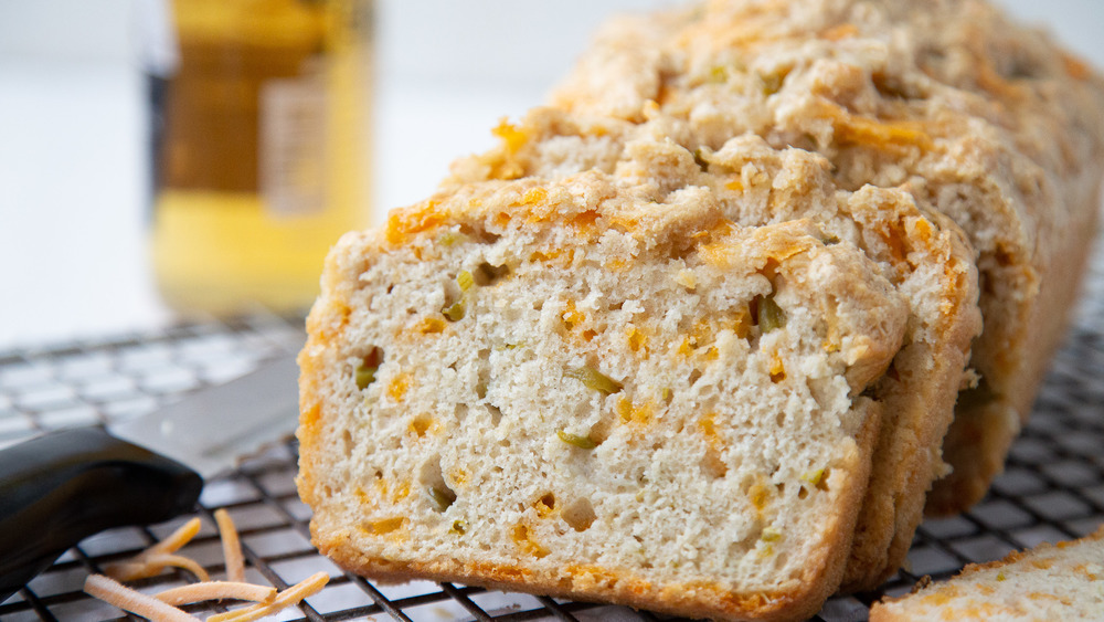 chile cheese beer bread