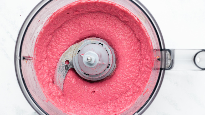 beetroot hummus in blender