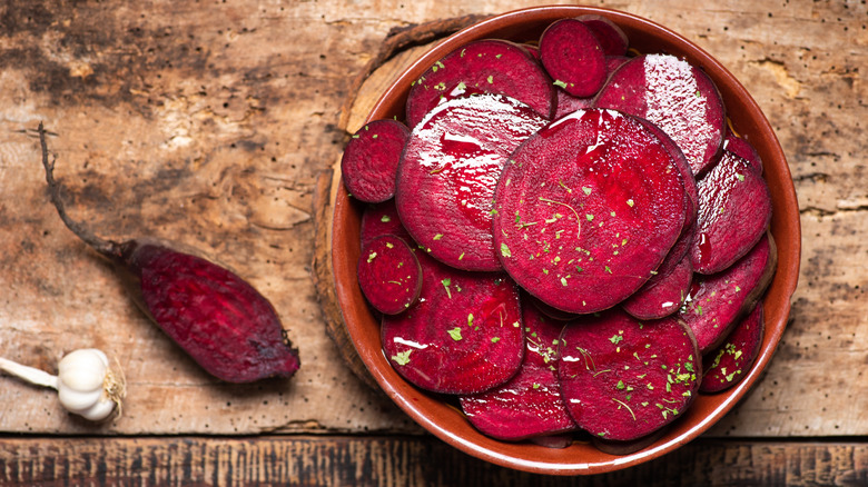 sliced beetroot in a bowl