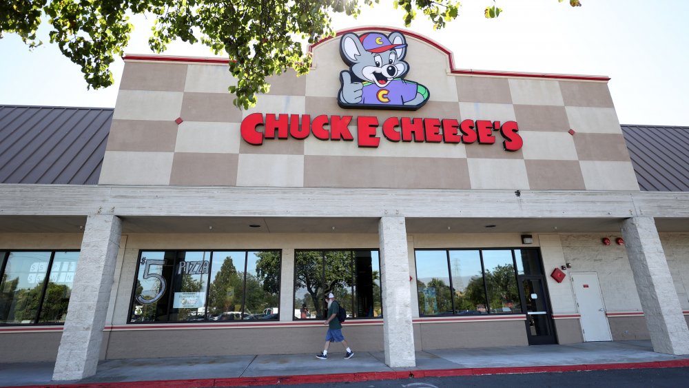 Chuck E. Cheese restaurant chain