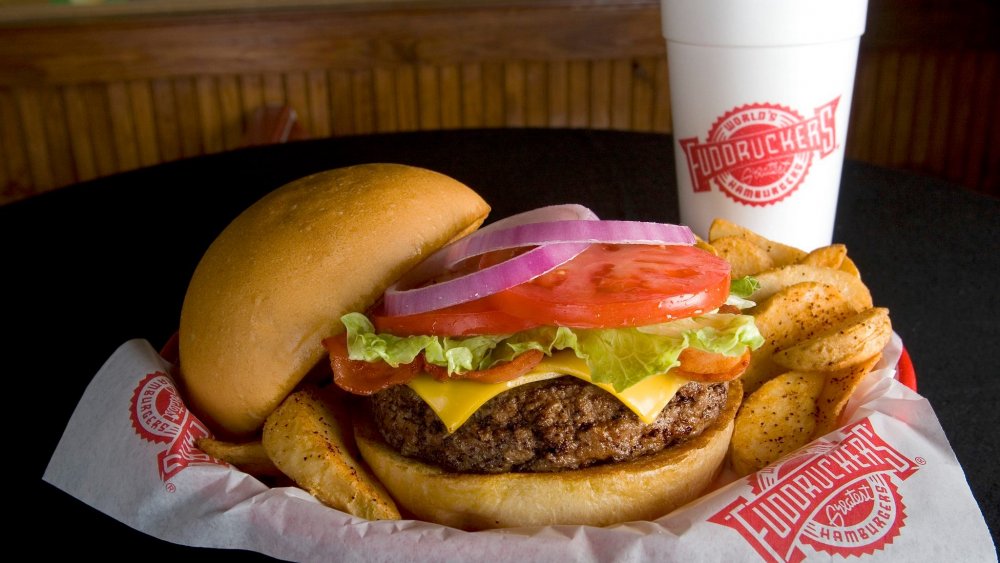 Fuddruckers burger restaurant chain