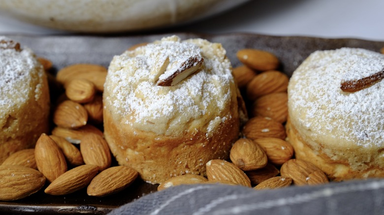 almond crumble scone