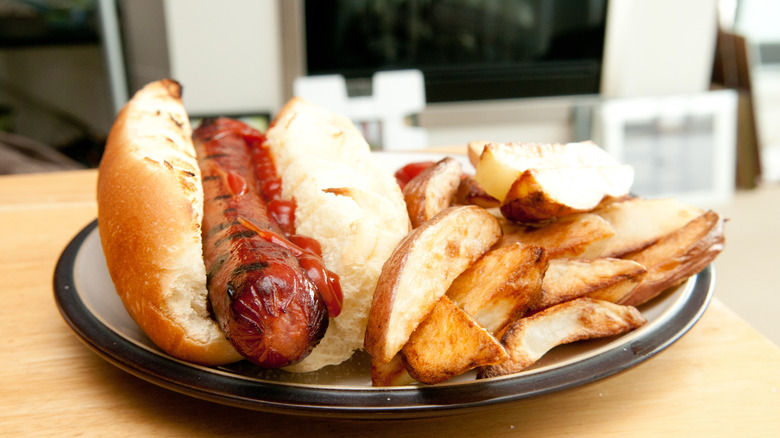 hot dog with potato wedges