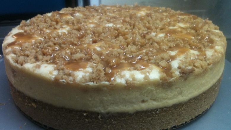 Apple Crisp Cheesecake 