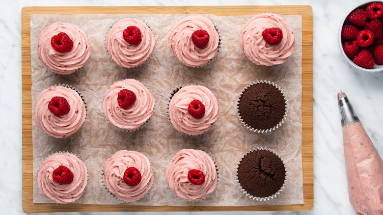 frosting cupcakes on cutting board