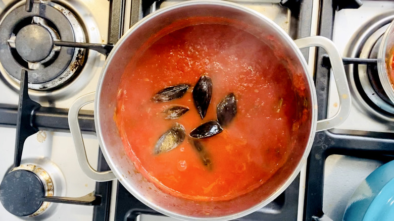 mussels in tomato sauce