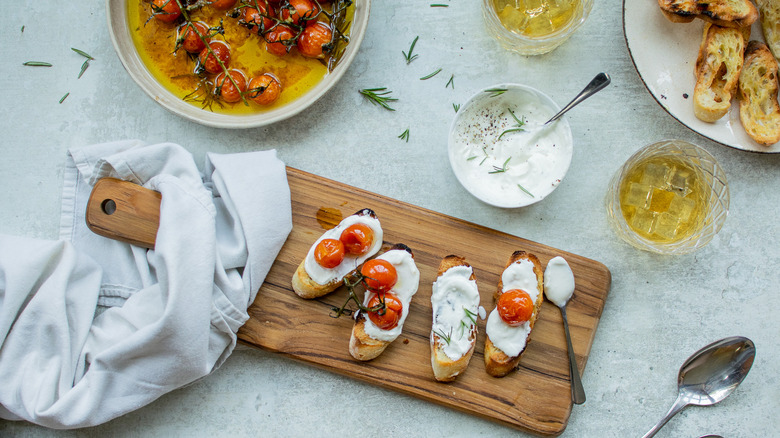 crostini on tray 