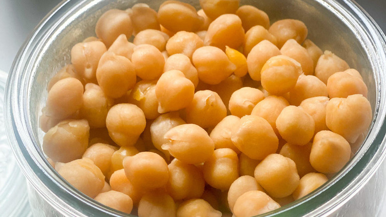 cooked chickpeas garbanzo beans