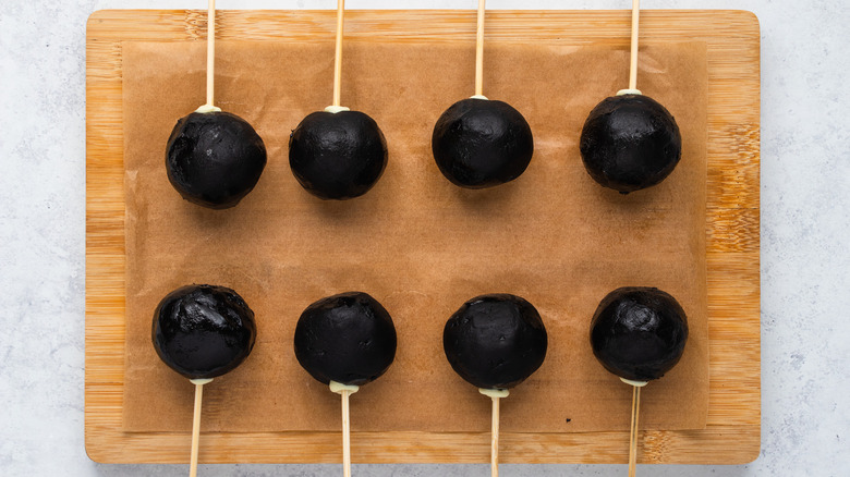 oreo cake pops with sticks 