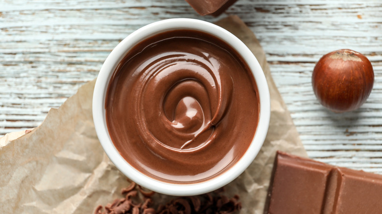 melted chocolate in bowl 