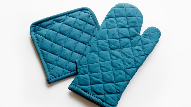 Turquoise oven mitt and potholder 