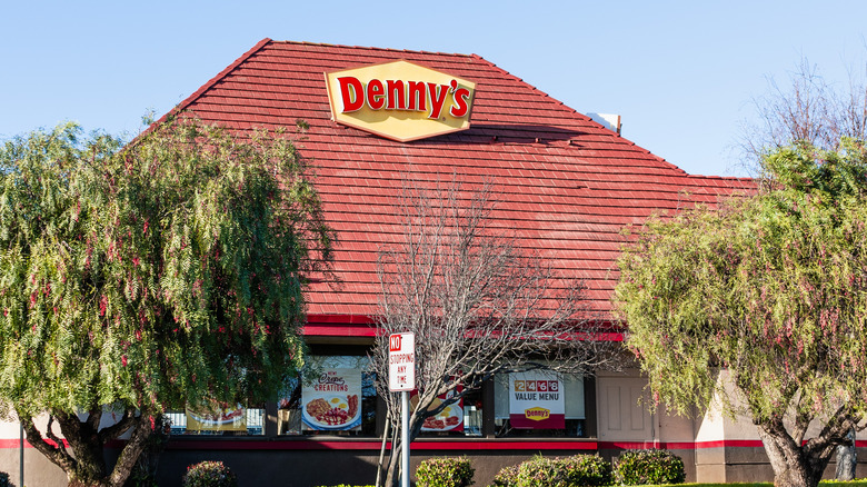 Denny's store