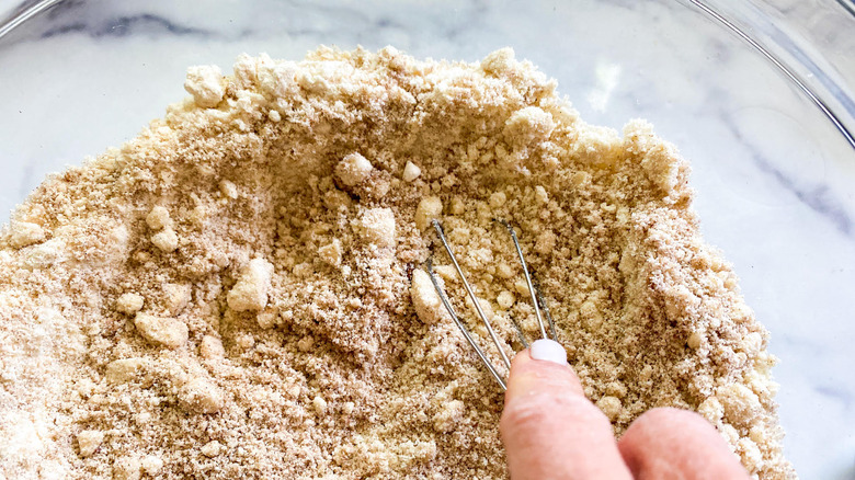 dry ingredients in bowl 