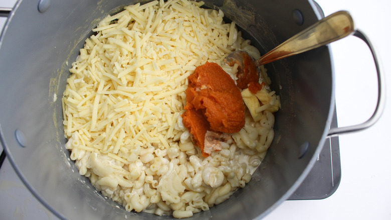 pasta with cheese and pumpkin 