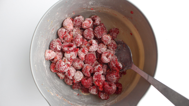 raspberries in a bowl 