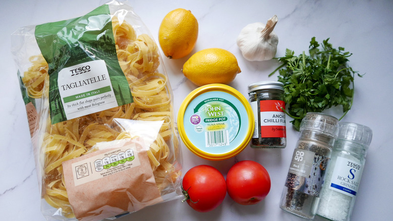 ingredients for tuna chili pasta