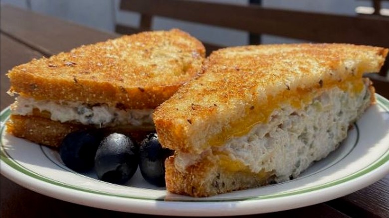 Tuna melt with olives