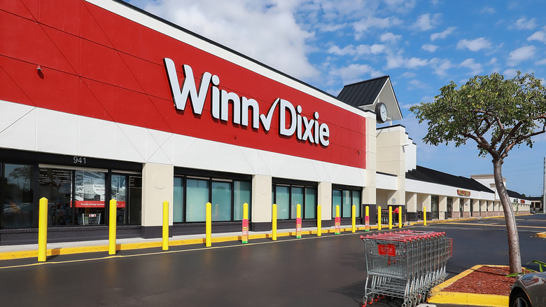 Winn-Dixie storefront in daytime