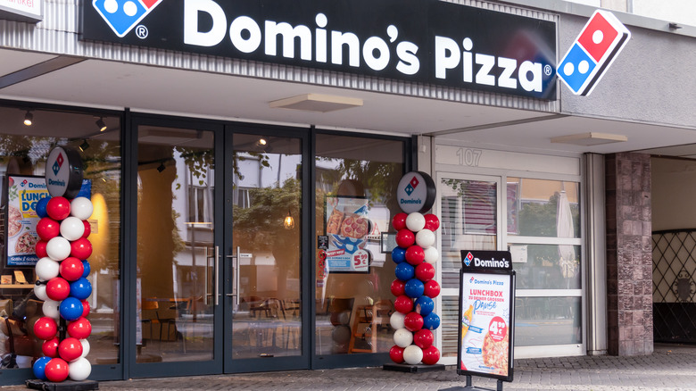 Domino's storefront