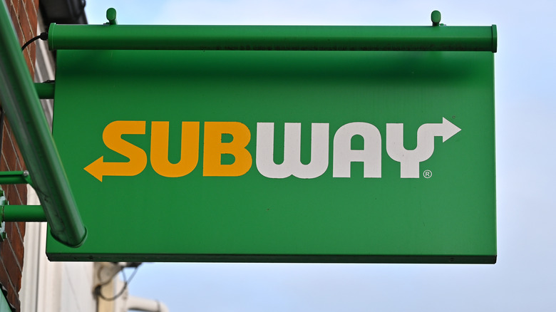 Subway restaurant sign