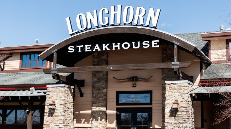 LongHorn steakhouse restaurant in sunshine