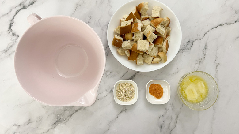 hamburger bun chunks and seasonings