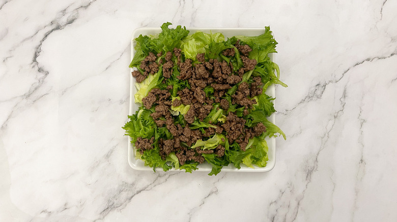 lettuce with cooked ground beef